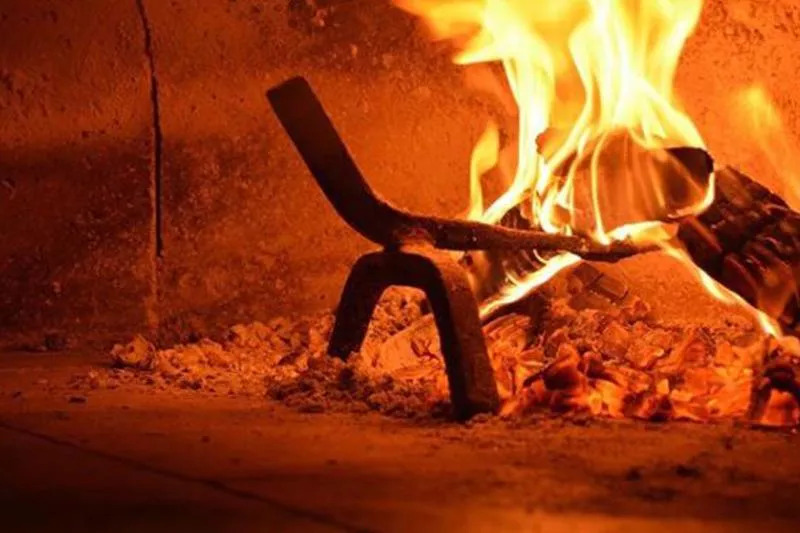 ALARE POGGIA LEGNA IN GHISA 50x30xh22.5 PER FORNO PIZZA GI